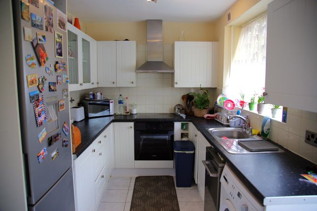 Terraced house for sale in Parry Green North, Slough