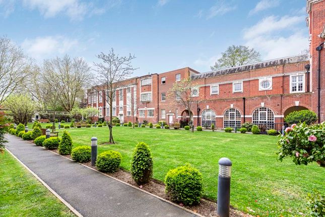 Flat for sale in College Terrace, London