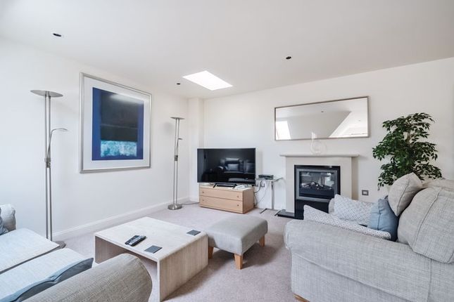 Property for sale in Hampshire Lakes, Oakleigh Square, Yateley Retirement Penthouse Apartment