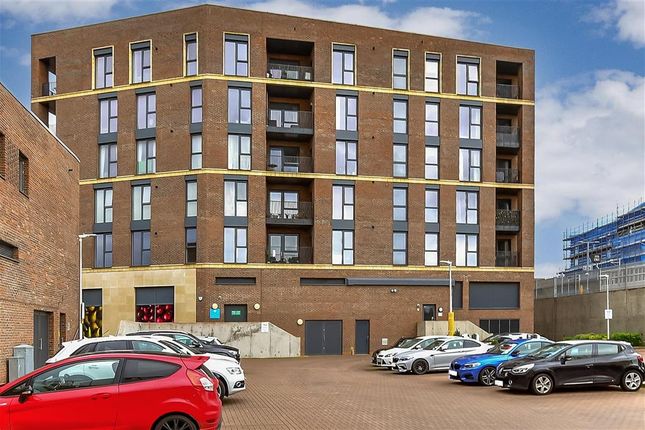 Thumbnail Flat for sale in Limehouse Wharf, Rochester, Kent
