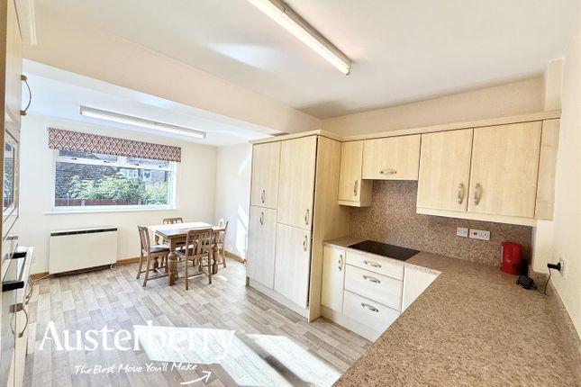 8, East Grove, Stoke-On-Trent photo 3