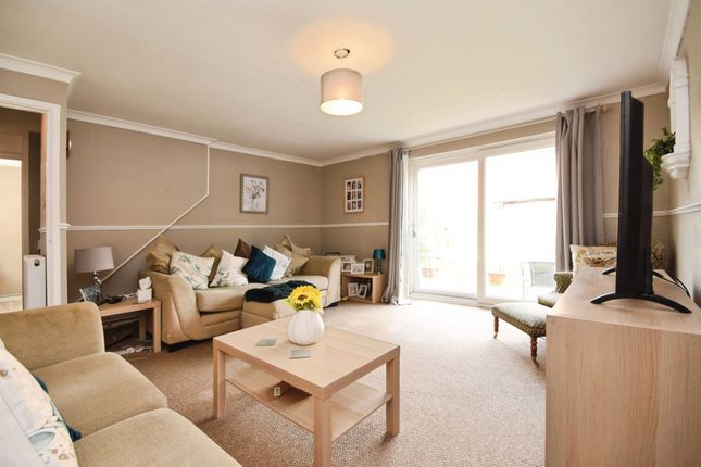 33, Hartford End, Basildon photo 3
