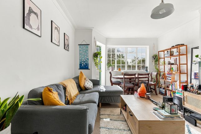 Flat 83, 83, Ealing Village, London photo 4