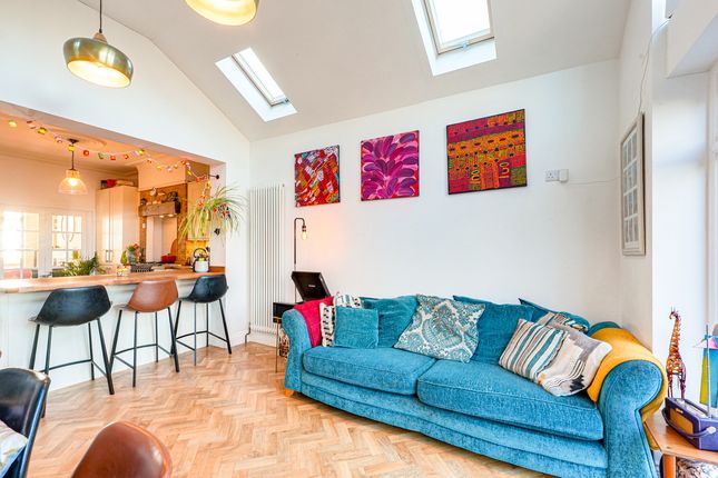 43, Ronald Hill Grove, Leigh-on-sea photo 4