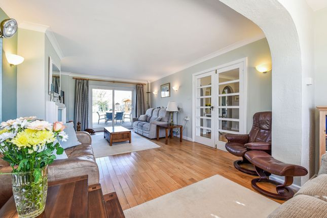 5 Sea Drive, Bognor Regis photo 4