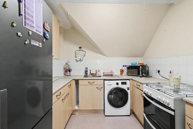 Flat 7, 10, Chloe Gardens, Poole photo 4