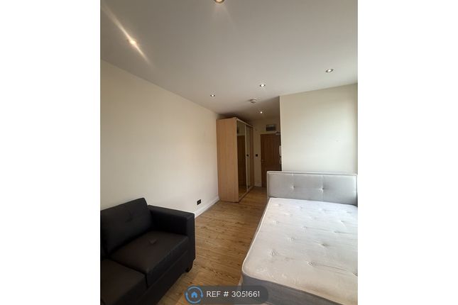 Flat, Fosse Road North, Leicester photo 5