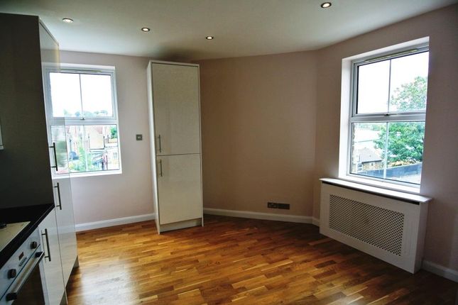 Flat for sale in Ladywell Road, Ladywell Village