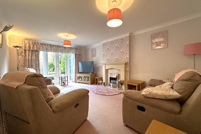 Generous Lounge 422