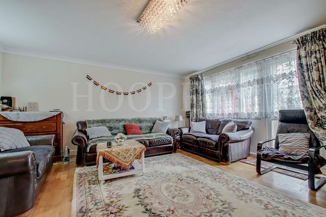 22, Midwood Close, London photo 3