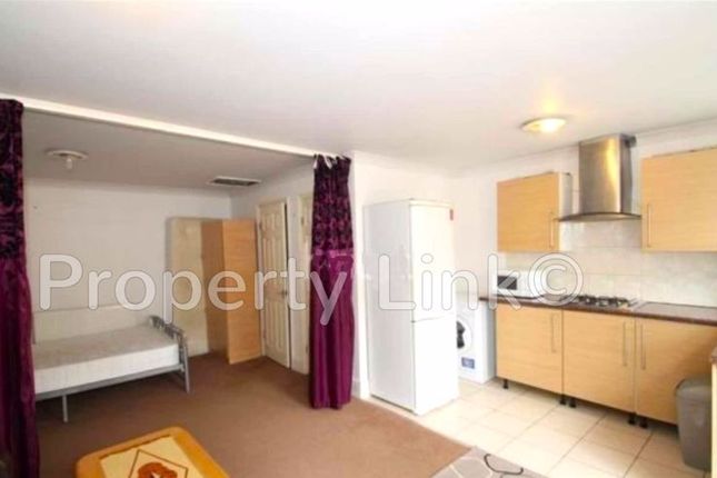 Flat to rent in Christchurch Road, Ilford