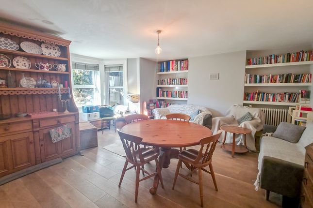 Basement Flat, 223 Burrage Road, Woolwich photo 2