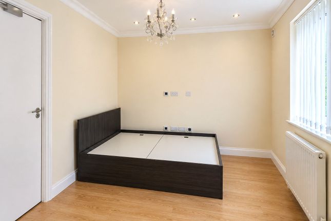 Strafford Road, Greater London photo 5
