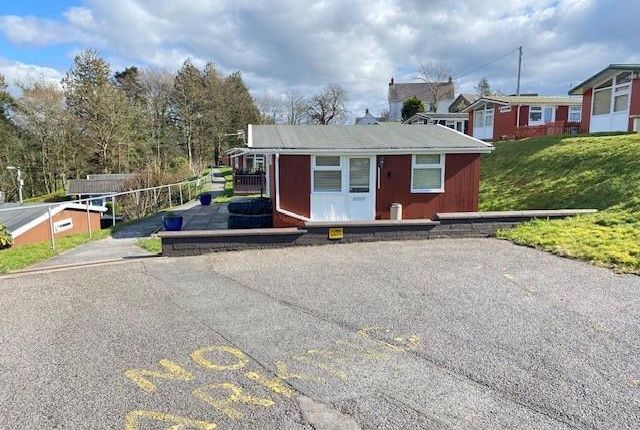 85 Elm Rise Park, Llangain, Carmarthen photo 3