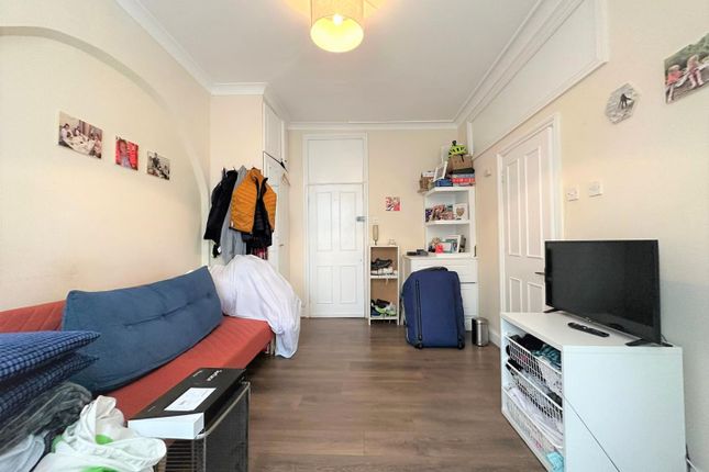 Studio to rent in Heath Road, Twickenham