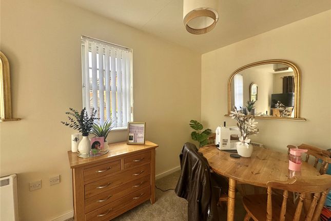 Flat 36, College Fields,, Cronton Lane, Cheshire photo 3