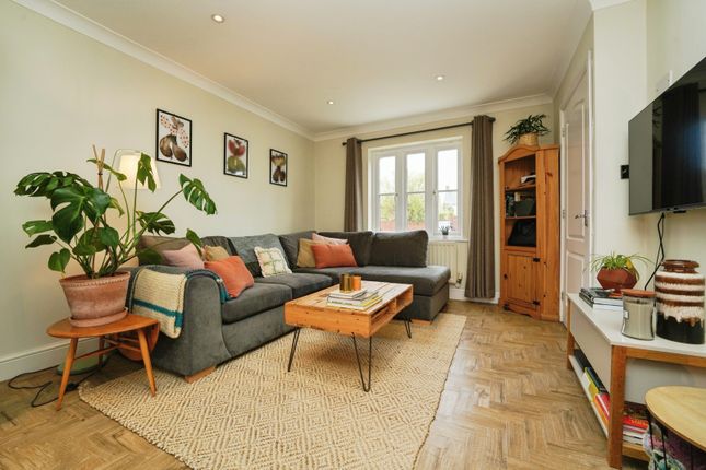 2, Hennemarsh Place, Moreton-in-Marsh photo 3