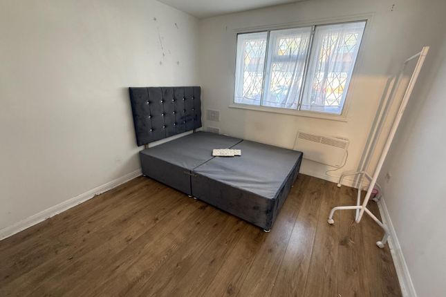 Flat 2, Henry House 62A, Grove Road, Hounslow photo 5