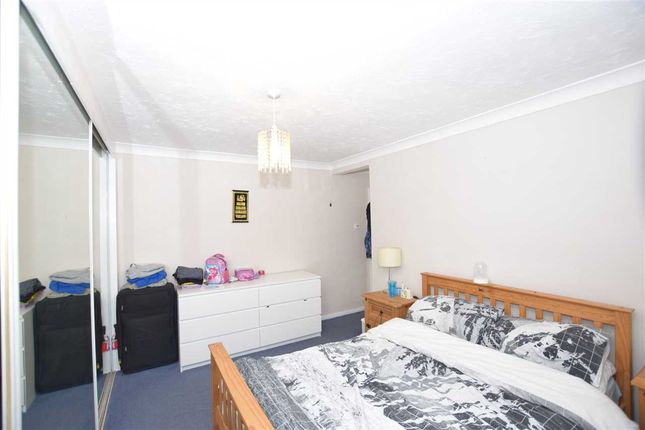 42, Linden Lea, Leavesden, Watford photo 5