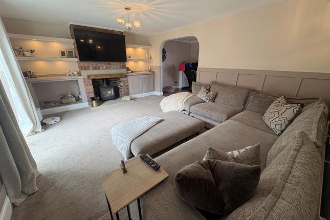 11, Delph Cresent, Bradford photo 2