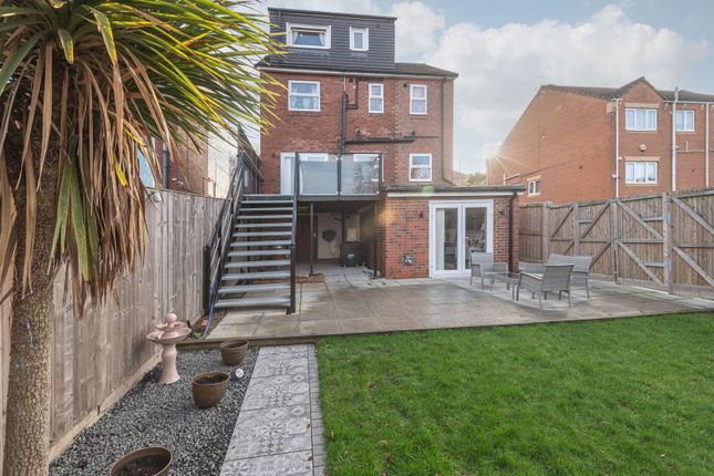 1, Churchfield Lane, Castleford photo 3