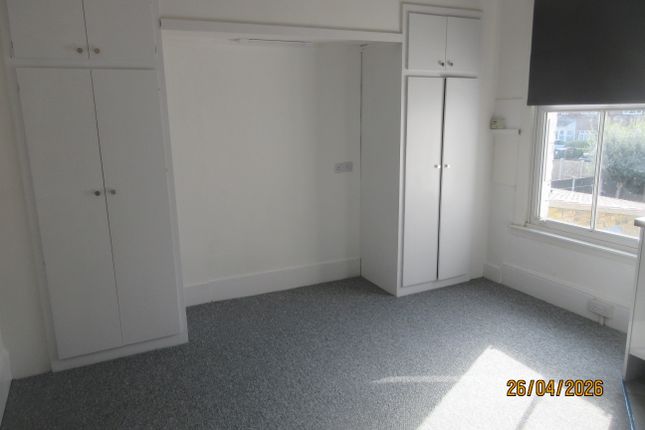 24, Forest Drive West, Leytonstone photo 5