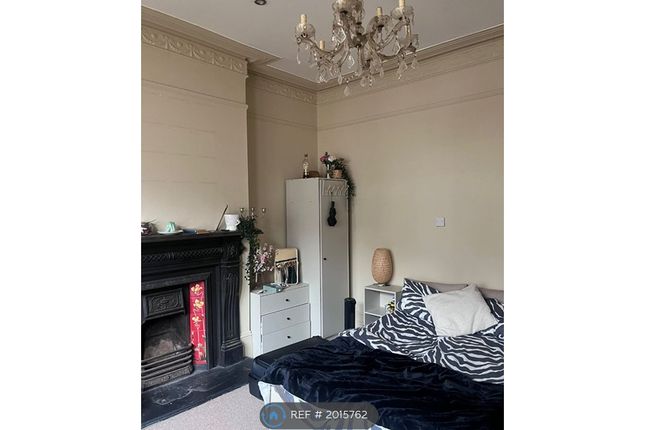 Thumbnail Room to rent in House 13 Sellons Avenue, London