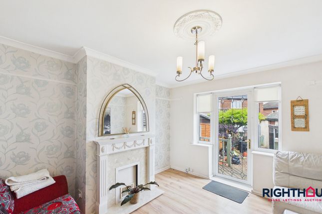 40 Hedge Way, Bradford photo 5