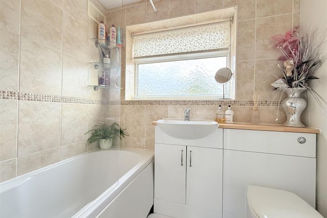 16, Mallory Avenue, Ashton-Under-Lyne photo 3