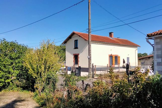 Country house for sale in Chassiecq, Charente, France - 16350