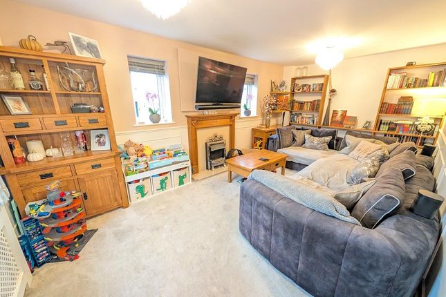 33, Meadow Brown Close, Thornbury photo 2