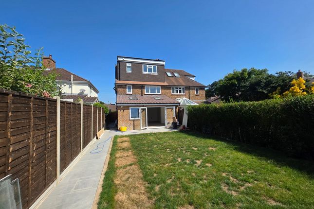 Flat Ensuite Room, 44, Avenue Gardens, Horley photo 4