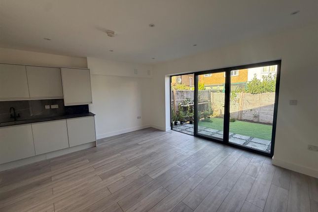 102, Kent Way, Surbiton photo 3