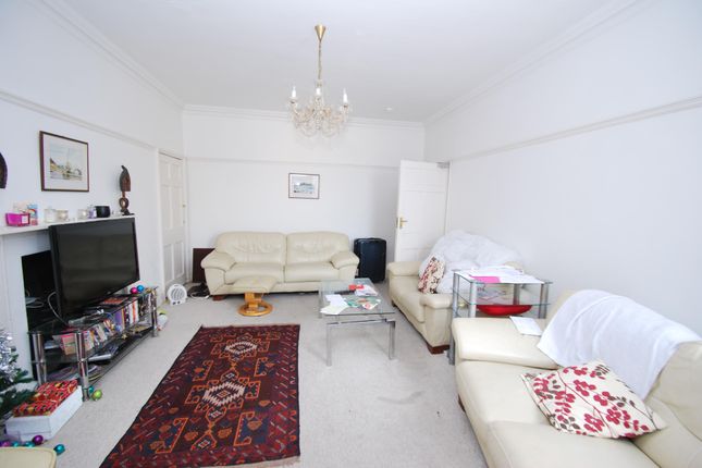 32, Bath photo 5