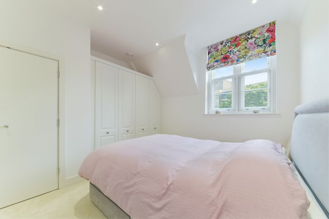 20 Butler Court, Hyde Lane, London photo 4