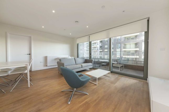 Flat to rent in Union Way, London