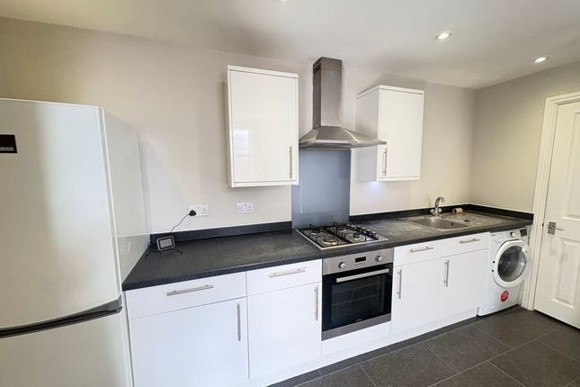 43B, Nutfield Road, Redhill photo 2