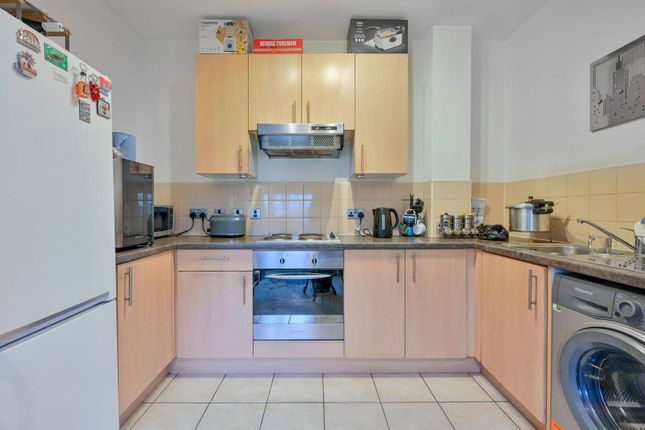 Flat for sale in Bromyard House, Acton, London