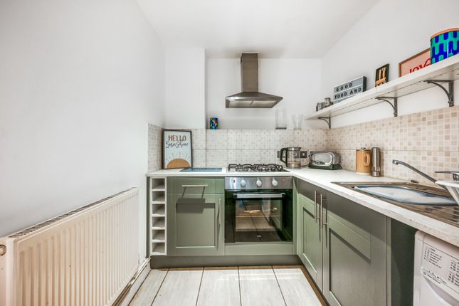 460 Wandsworth Road, London photo 4