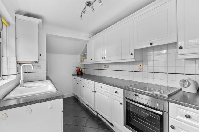 40 Horseshoe Crescent, Beaconsfield photo 4