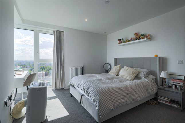 Flat 2106, Hennessey Apartments, 5, Brigadier Walk, Woolwich photo 3