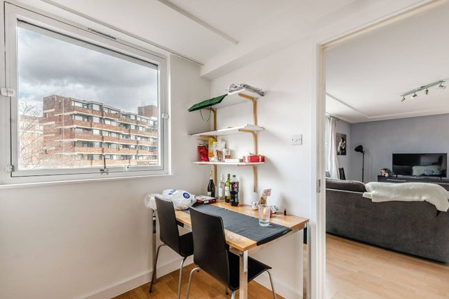 Flat for sale in Tachbrook Street, Victoria, London