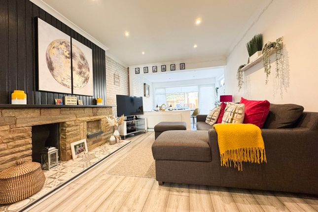Bromfords Drive, Wickford photo 2