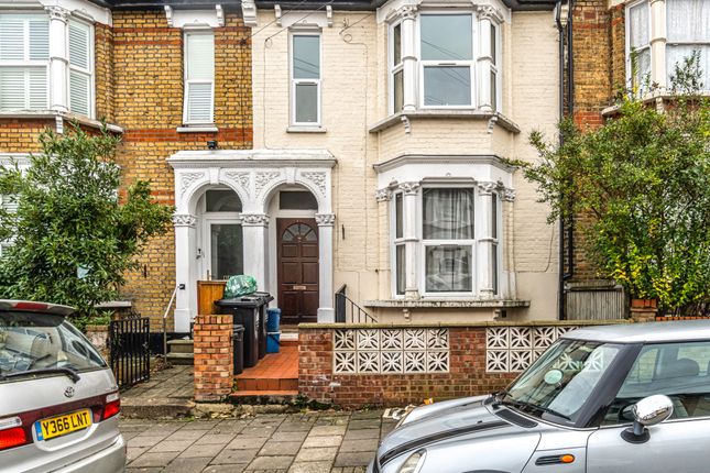 Flat to rent in Sach Road, Upper Clapton, Hackney