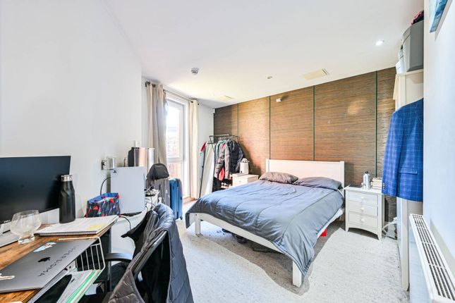 Flat for sale in Arnhem Place, Canary Wharf, London
