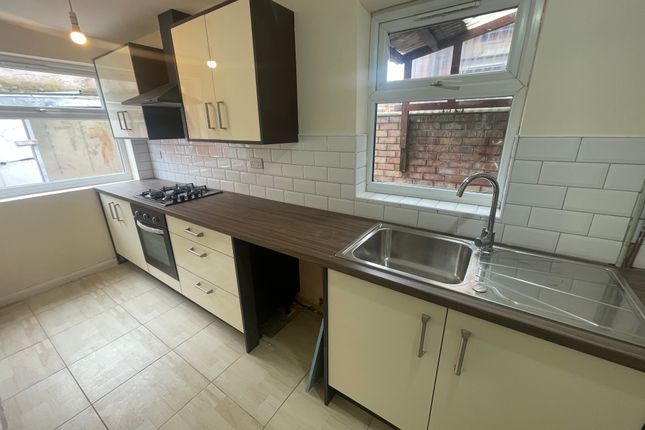 Terraced house to rent in Cedar Road, Leicester