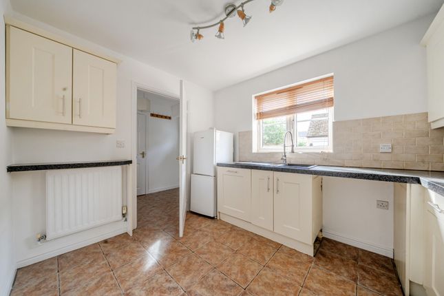 8, Pine Rise, Oxfordshire photo 4
