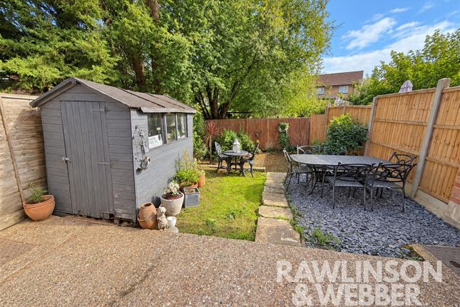31, Kelvinbrook, West Molesey photo 2