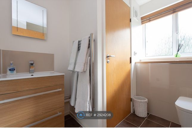 Flat, Bradwell Court Bradwell Green, Hutton, Brentwood photo 4