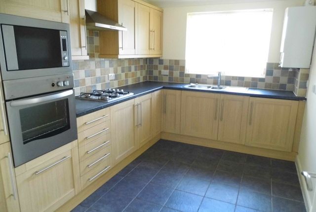 2 bed flat to rent in Acre Park, Bacup OL13
